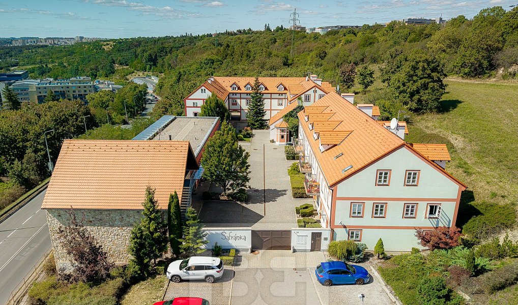 Prodej bytu 6+kk 230 m², Praha – náhled fotky 3