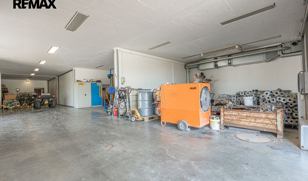 Prodej domu 708 m² s pozemkem 1 910 m², Králův Dvůr – náhled fotky 28