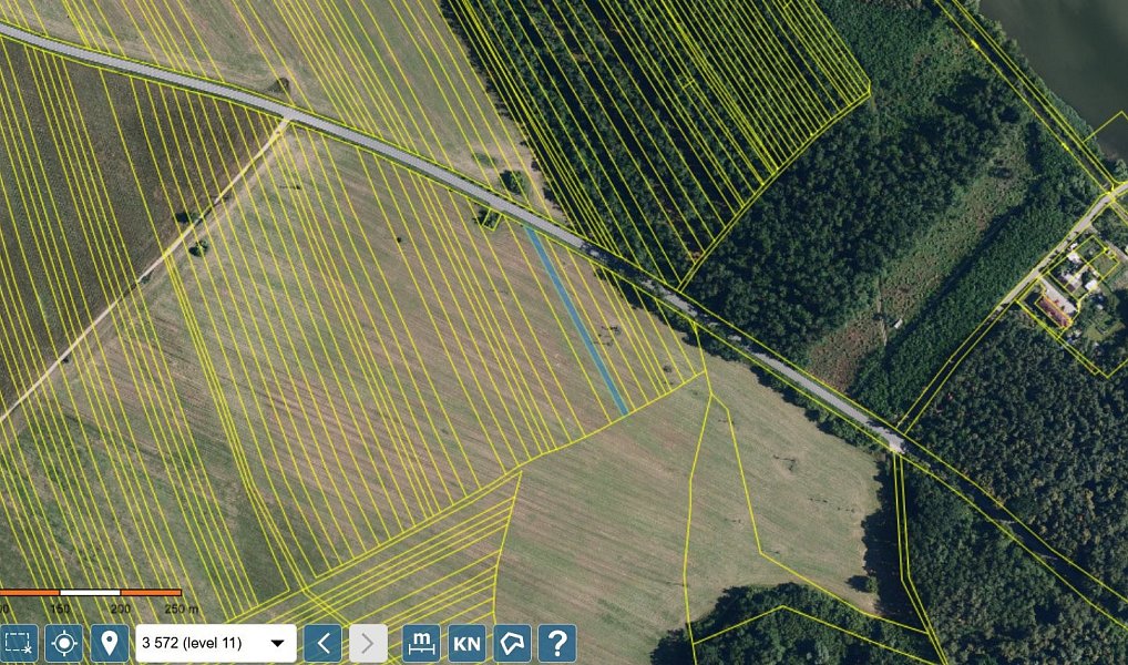 Prodej pole 1 022 m², Lužice – náhled fotky 2