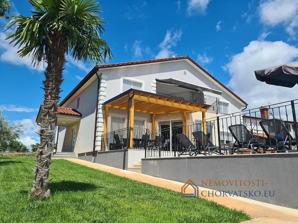 Prodej domu 450 m² s pozemkem 760 m² - Widok 2
