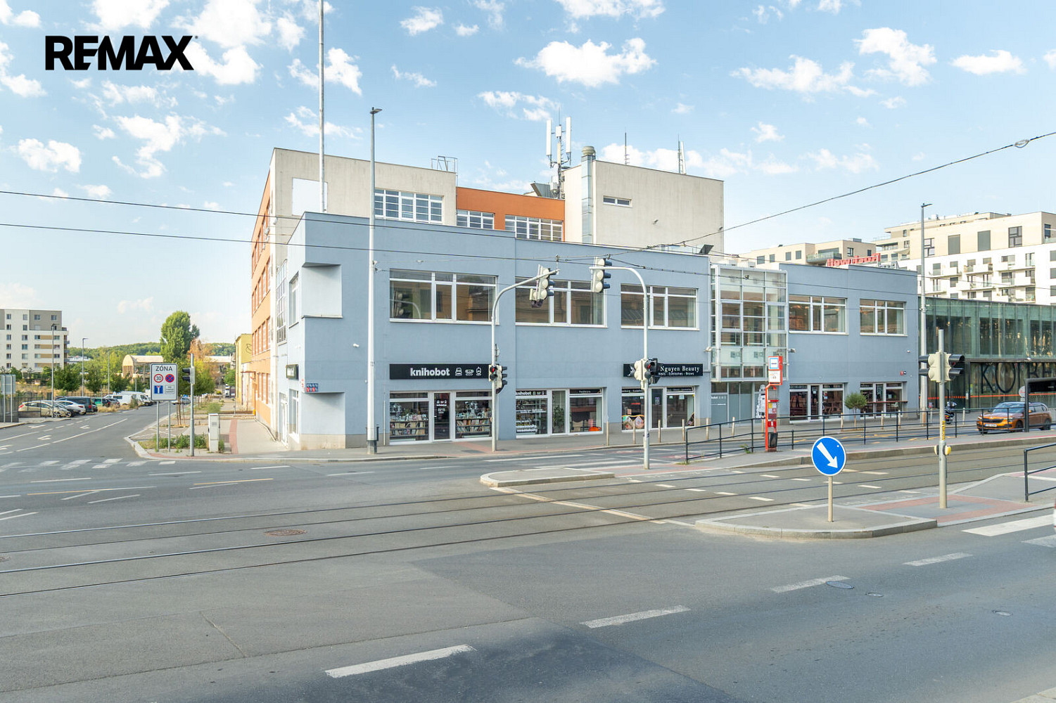 Pronájem kanceláře 2 800 m²