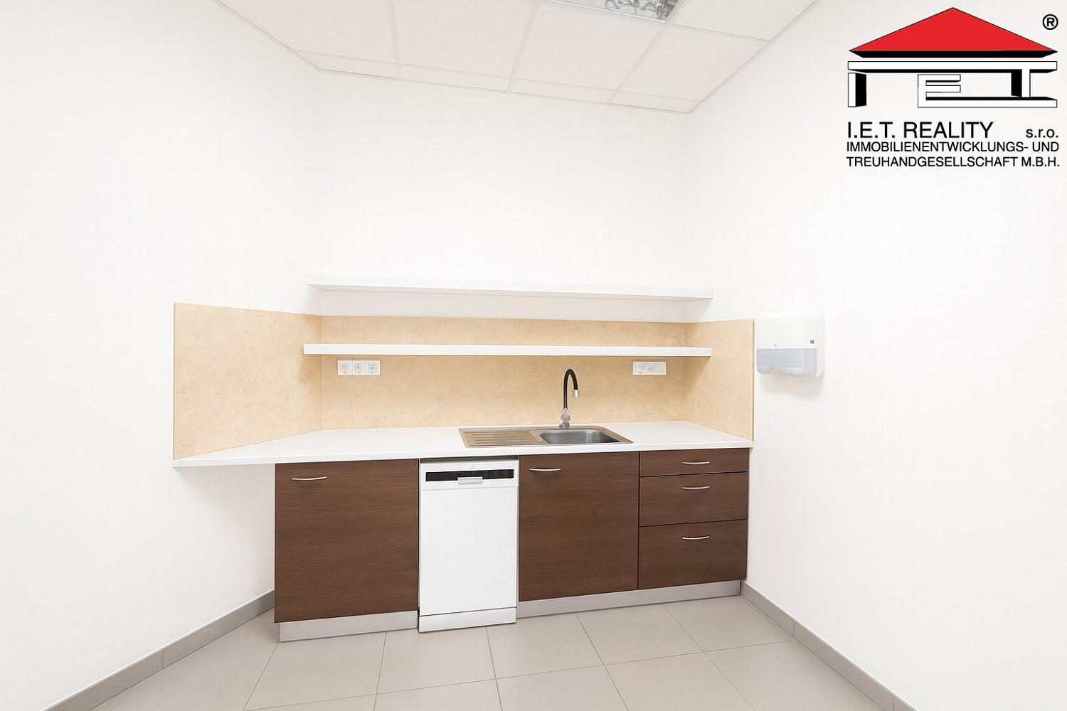 Pronájem kanceláře 191 m² — photo 5
