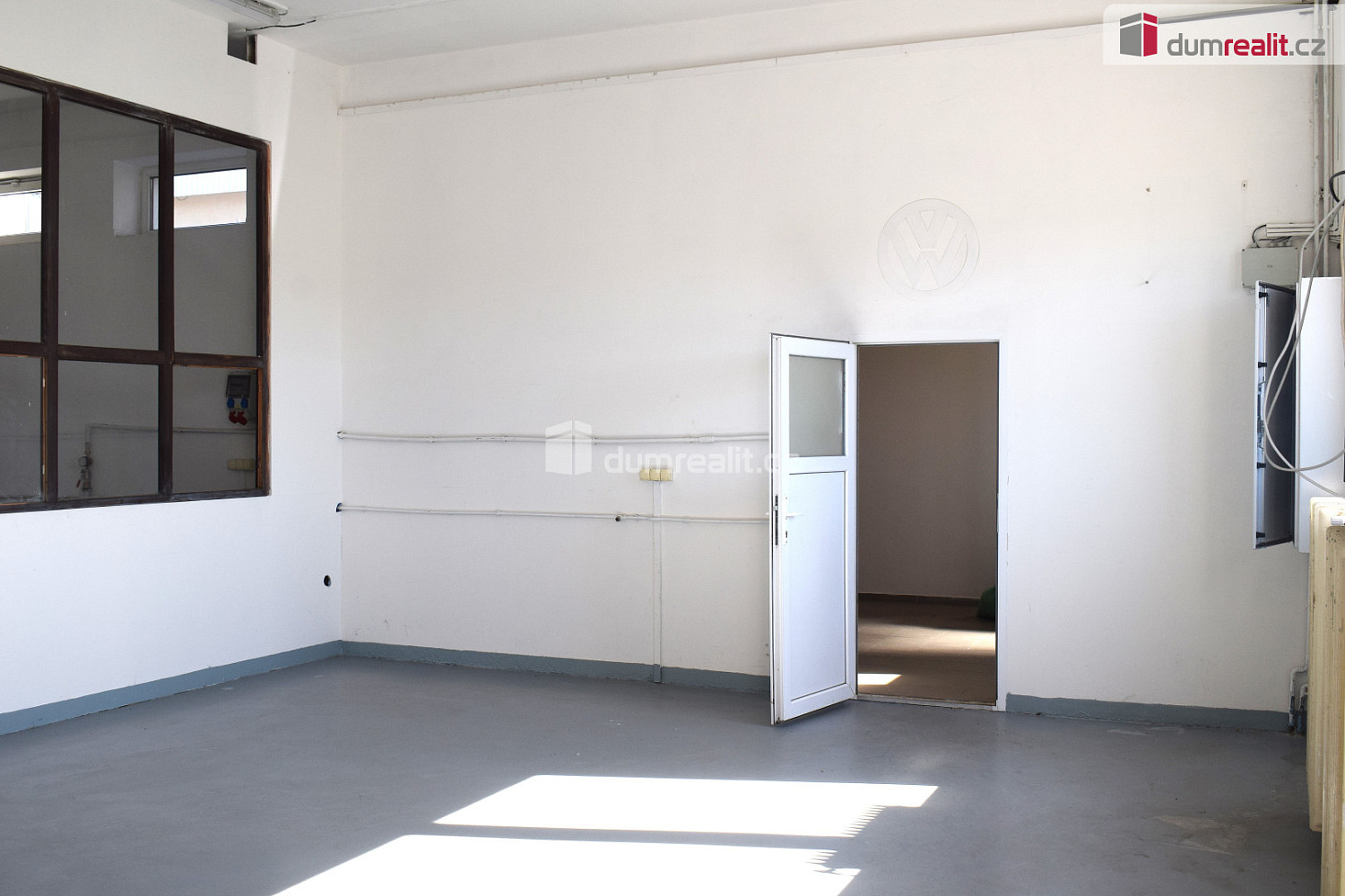 Pronájem komerčního objektu (jiného typu) 143 m² — photo 3