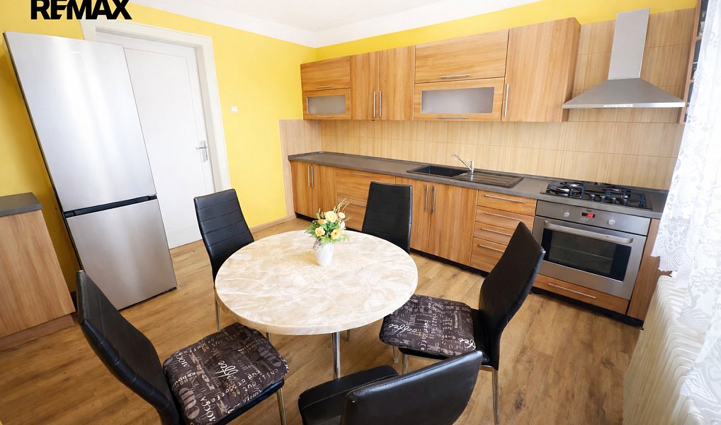 Prodej domu 160 m² s pozemkem 286 m², Hrob – náhled fotky 4