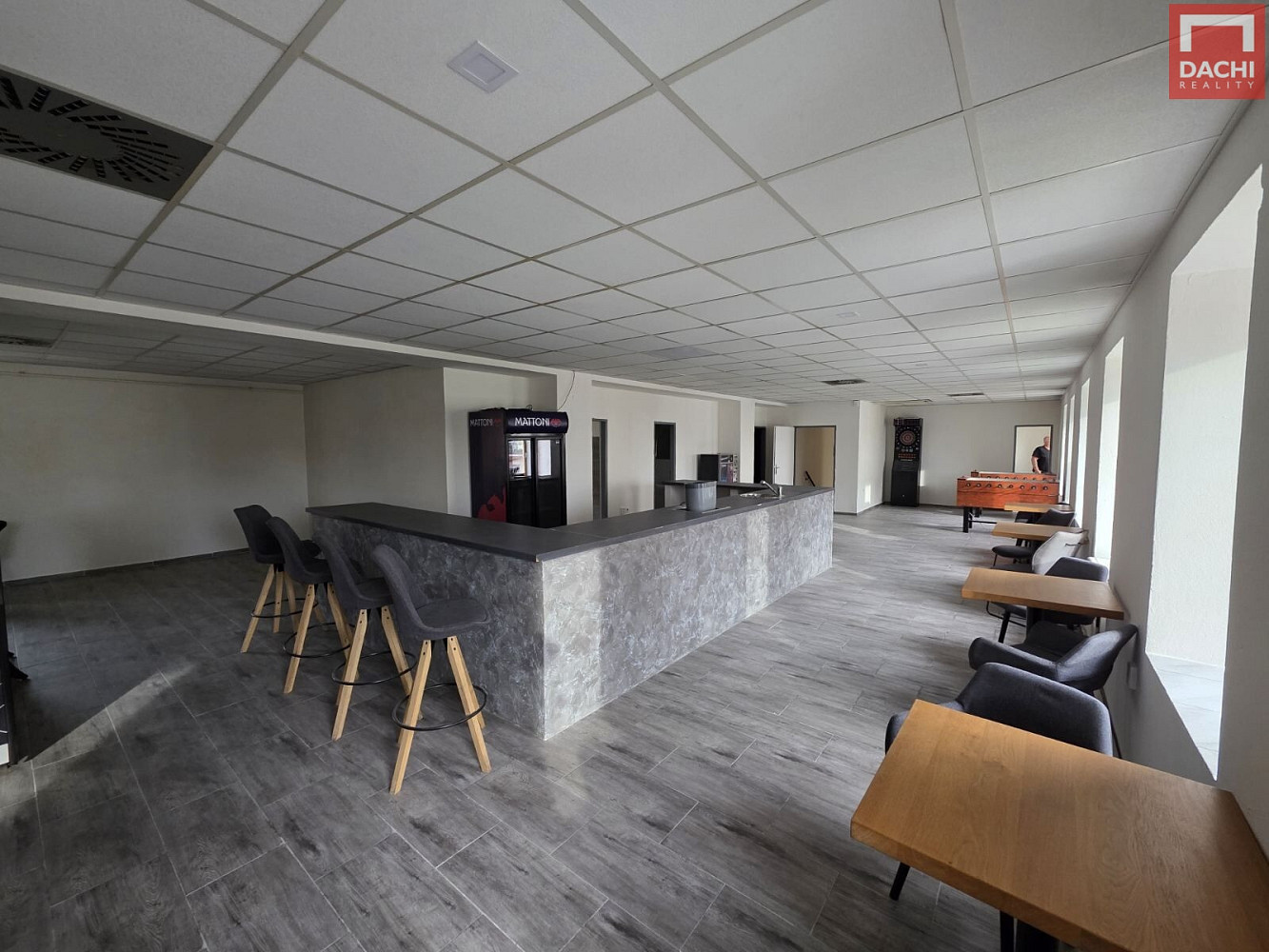 Pronájem obchodních prostor 253 m² – fotografie 2