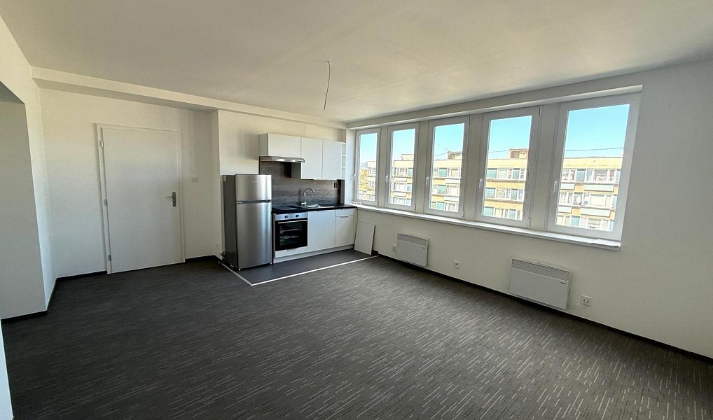 Pronájem bytu 1+kk 34 m², Chomutov – náhled fotky 2