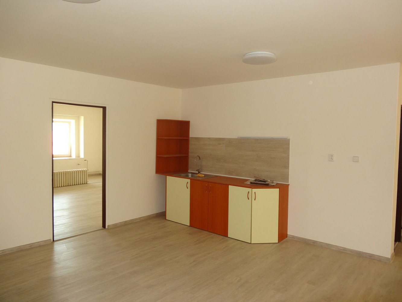 Pronájem kanceláře 220 m² – fotografie 3
