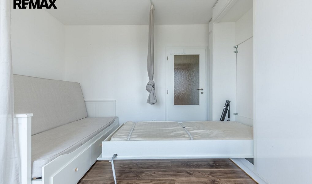 Pronájem bytu 1+kk 30 m², Klecany – náhled fotky 18