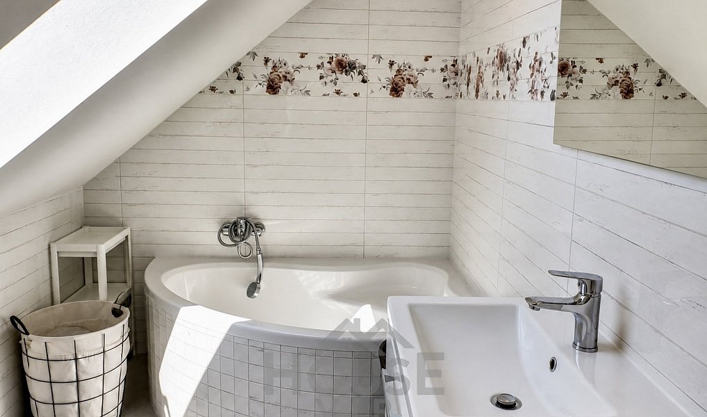 Prodej domu 211 m² s pozemkem 374 m², Všestary – náhled fotky 8