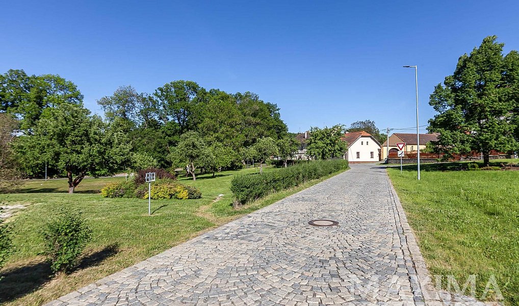 Prodej stavebního pozemku 4 612 m², Hluboš – náhled fotky 11