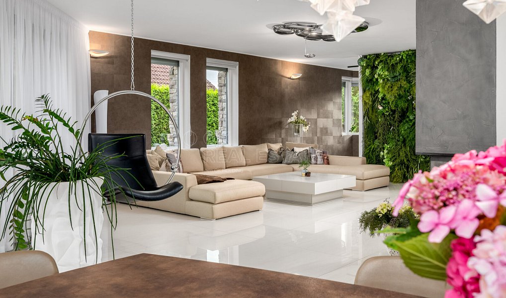 Prodej domu 546 m² s pozemkem 1 608 m², Zvole – náhled fotky 5