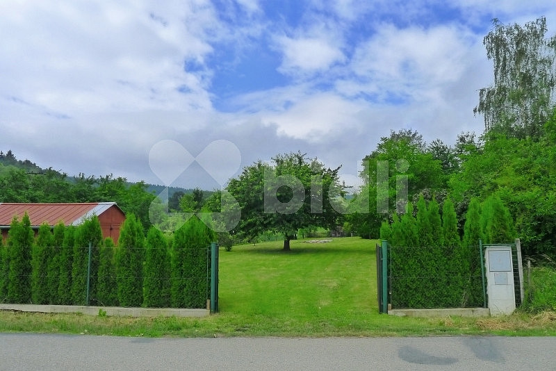 Prodej stavebního pozemku 1 198 m²