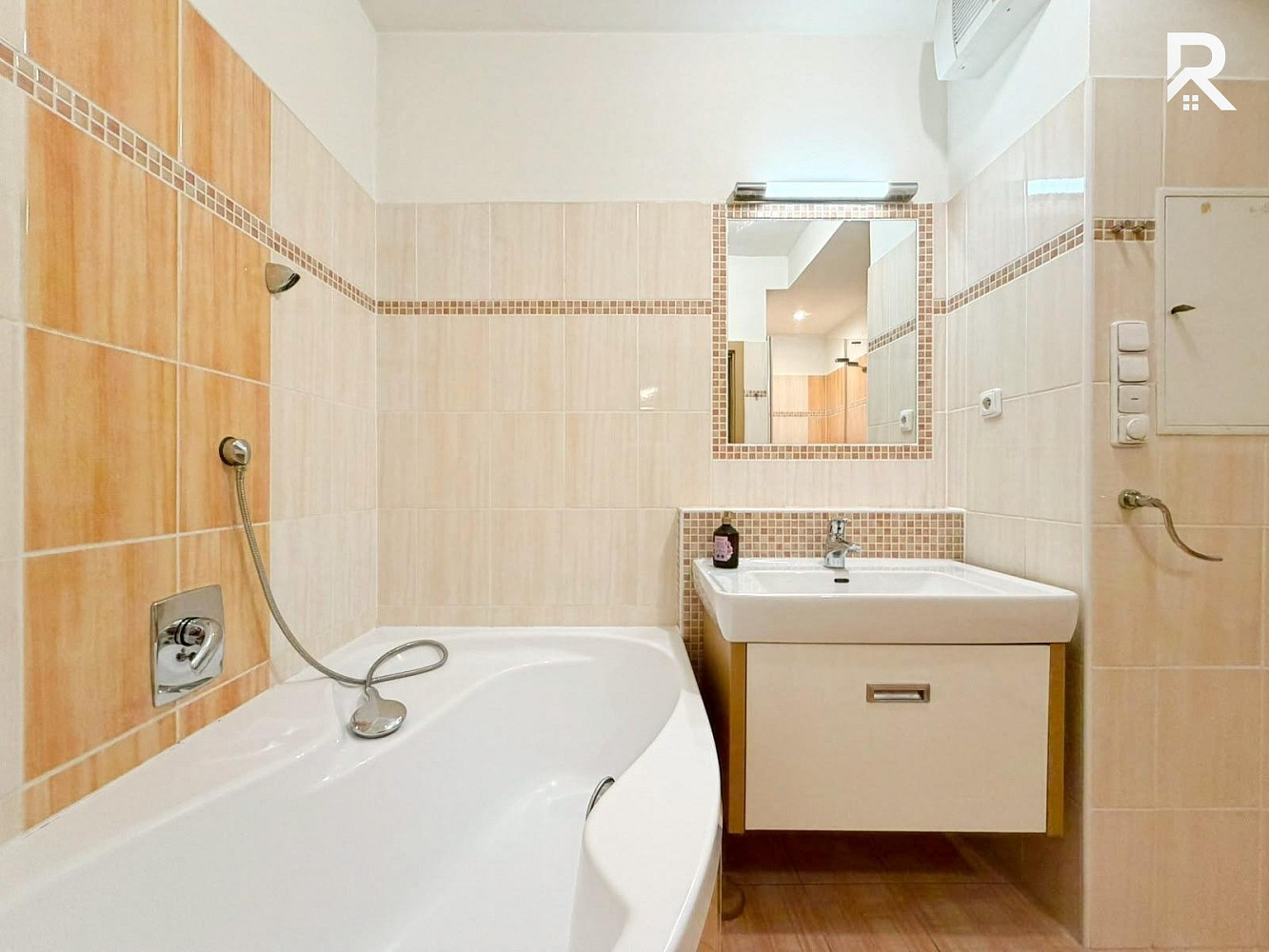 Pronájem bytu 3+kk 93 m² — photo 3