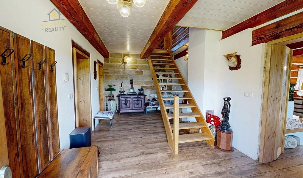Pronájem domu 638 m² s pozemkem 1 266 m², Okna – náhled fotky 10