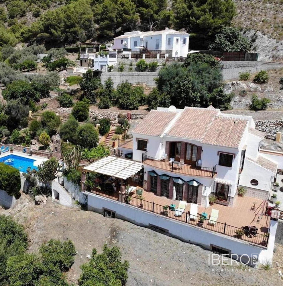 Prodej domu 520 m² s pozemkem 5 500 m²