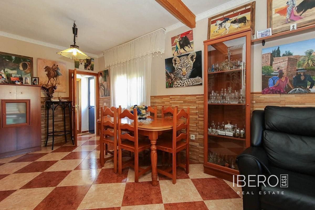 Prodej domu 286 m² s pozemkem 3 000 m² — photo 2