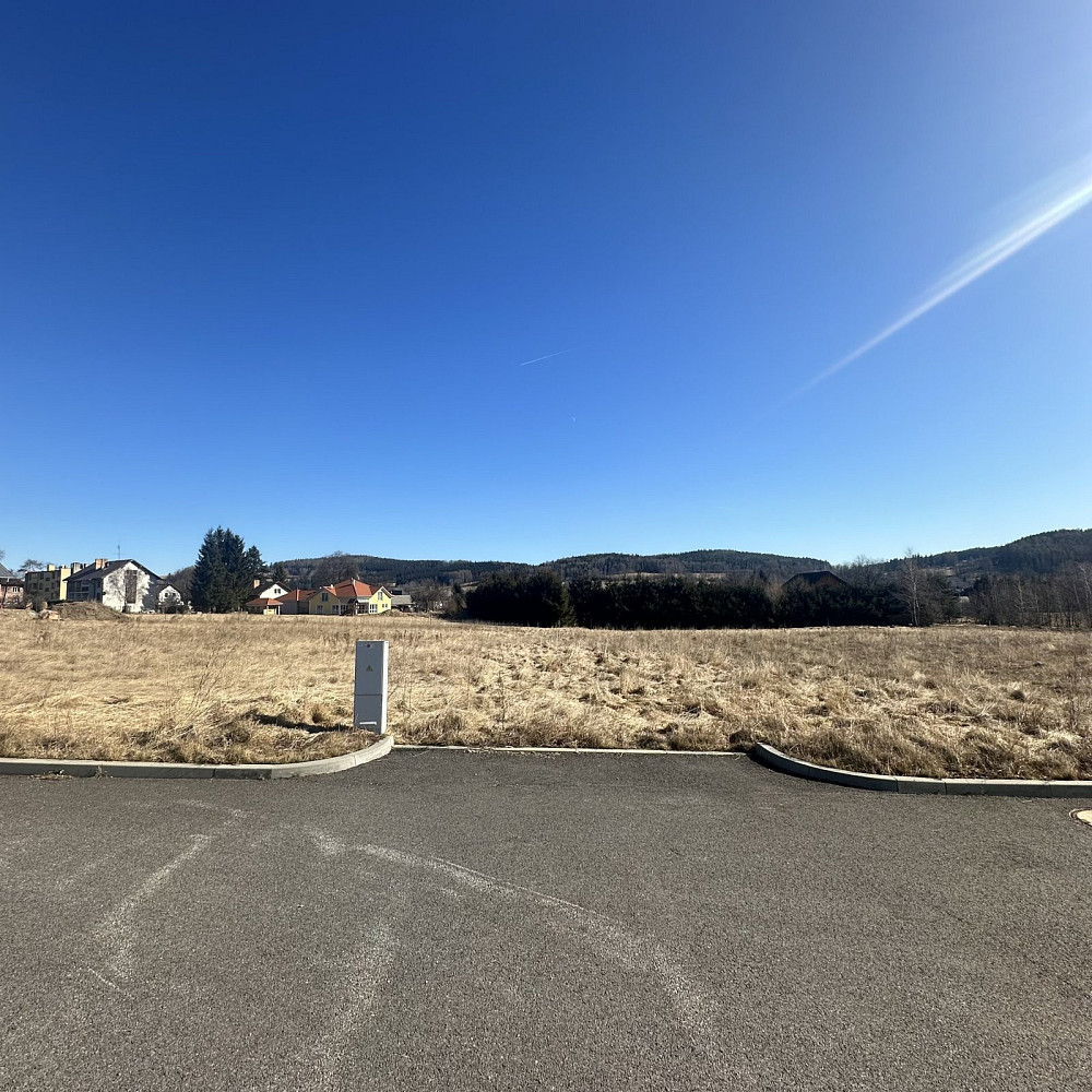 Prodej stavebního pozemku 1 200 m²