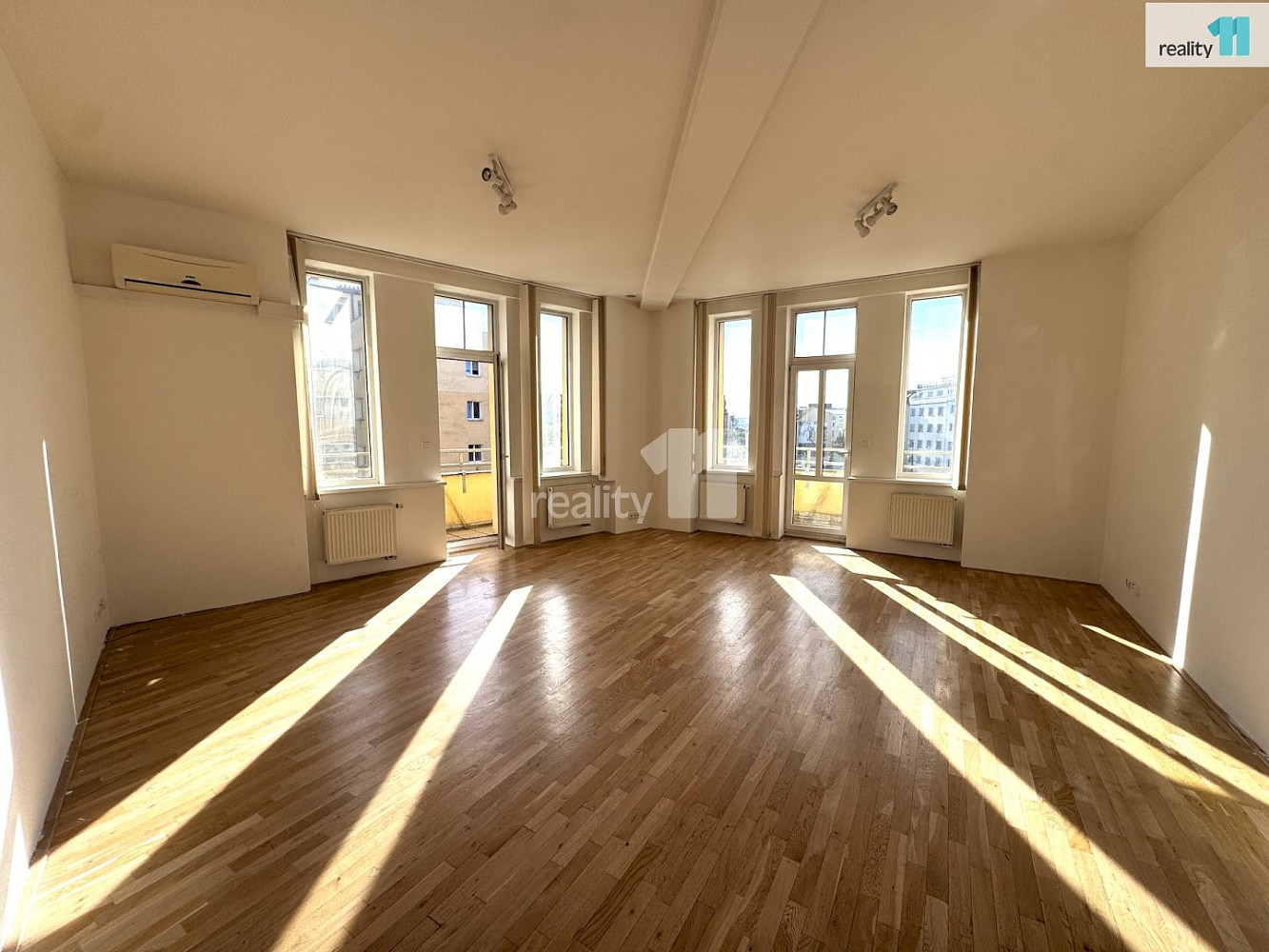 Pronájem bytu 2+kk 85 m² – fotografie 2