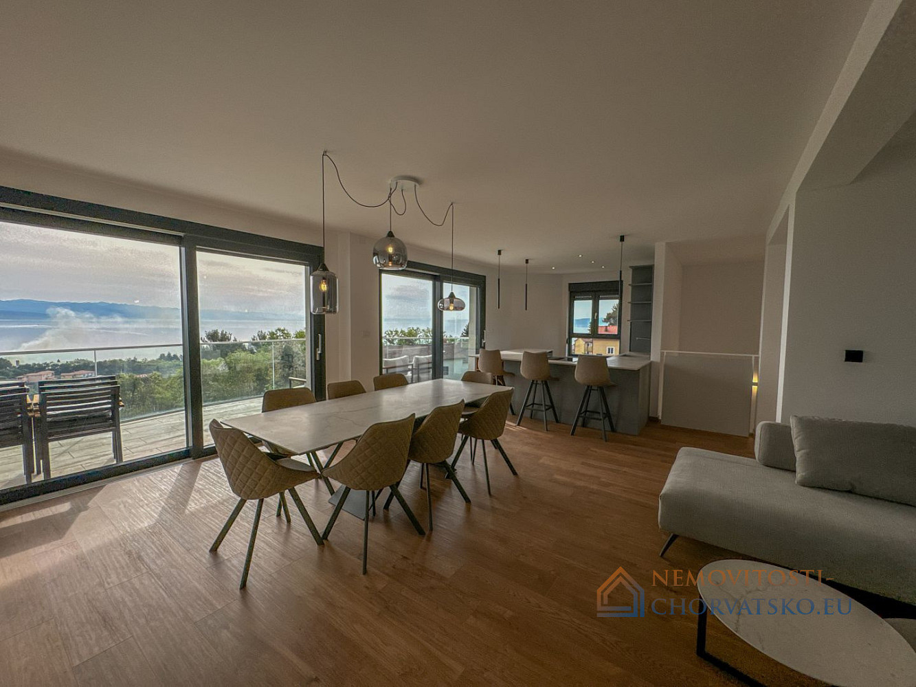 Pronájem bytu 2+kk 135 m² - Mehr