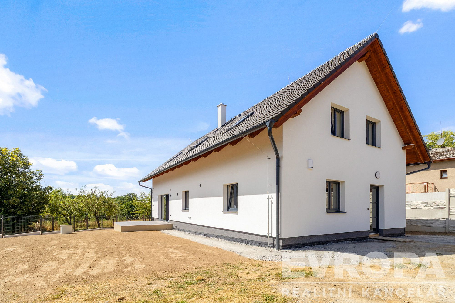 Prodej domu 169 m² s pozemkem 881 m² – fotografie 2