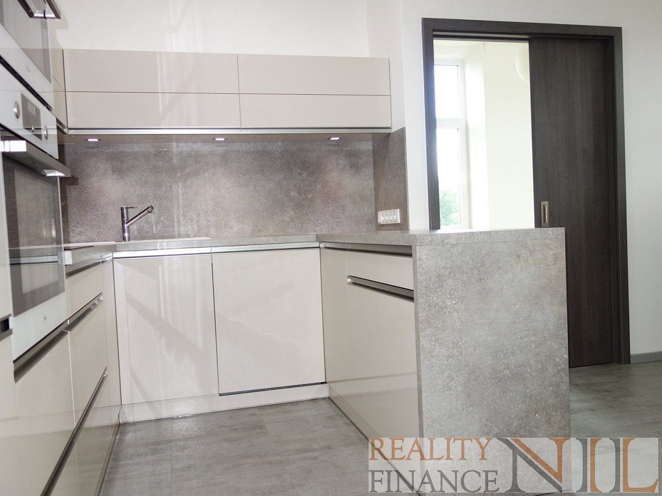 Prodej bytu 3+kk 82 m² — photo 2