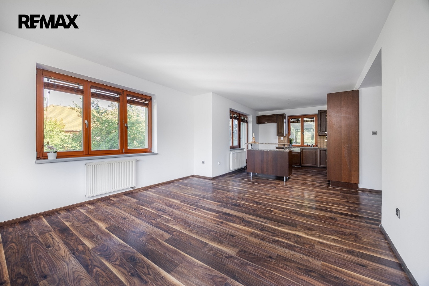 Prodej domu 210 m² s pozemkem 1 140 m² – fotografie 3