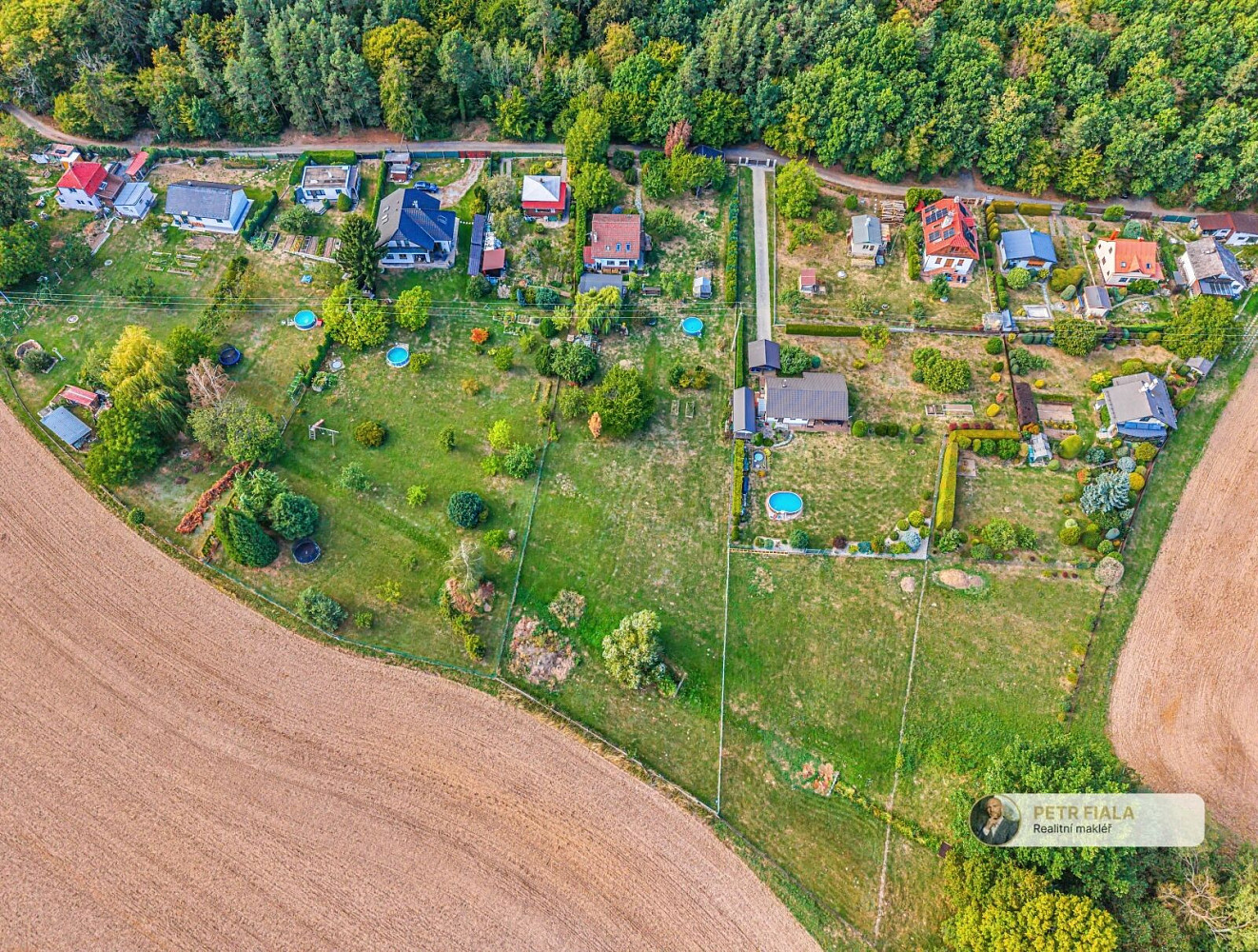 Prodej stavebního pozemku 1 000 m² – fotografie 3