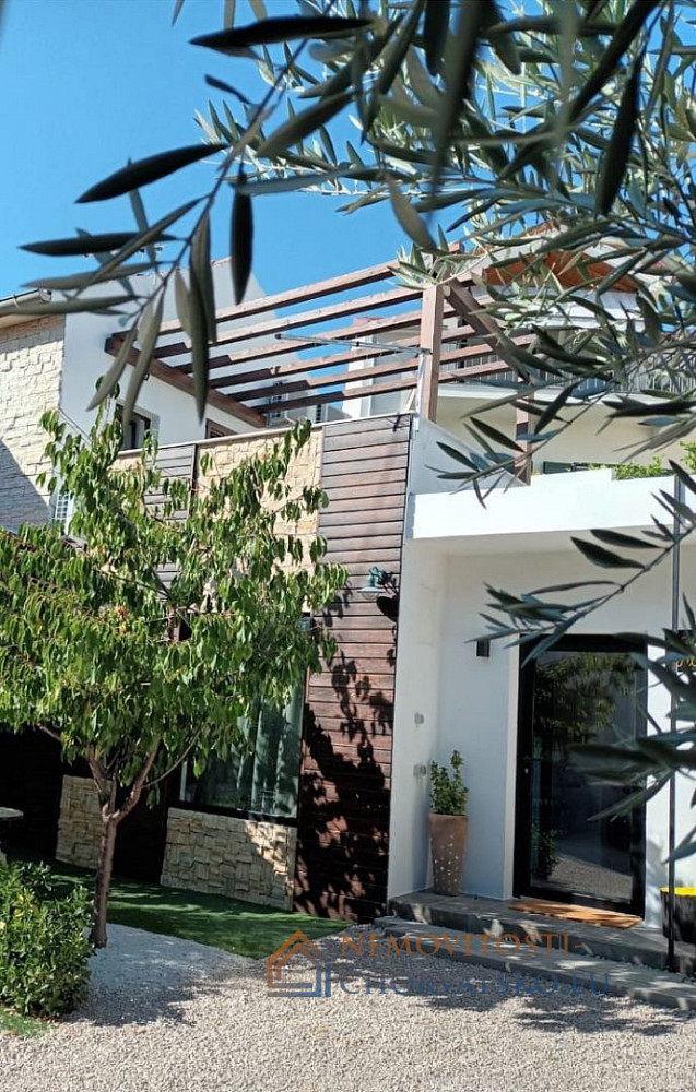 Prodej domu 155 m² s pozemkem 155 m² - Widok 2