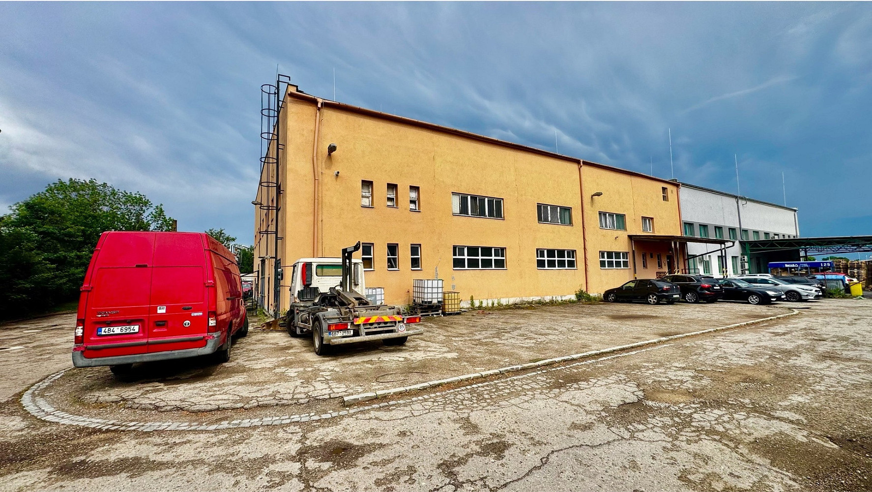 Prodej výrobních prostor 1 574 m² — photo 2