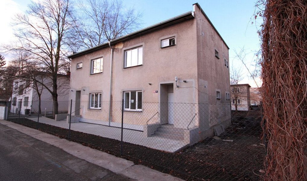Prodej ubytovacího objektu 417 m², Neratovice – náhled fotky 3