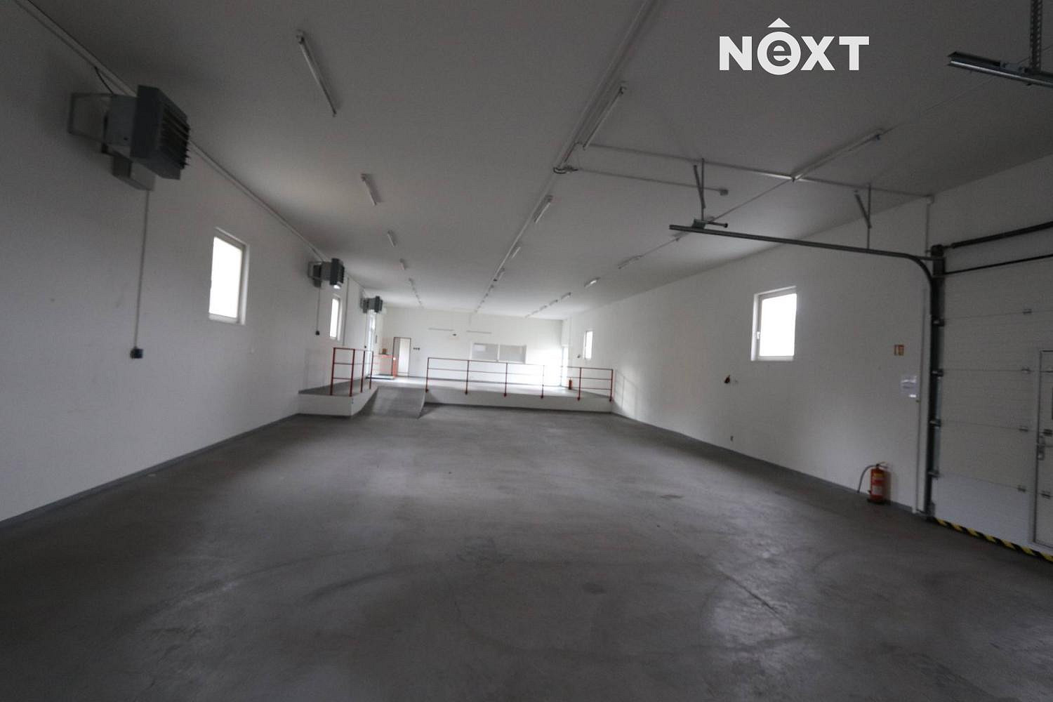 Pronájem obchodních prostor 441 m²