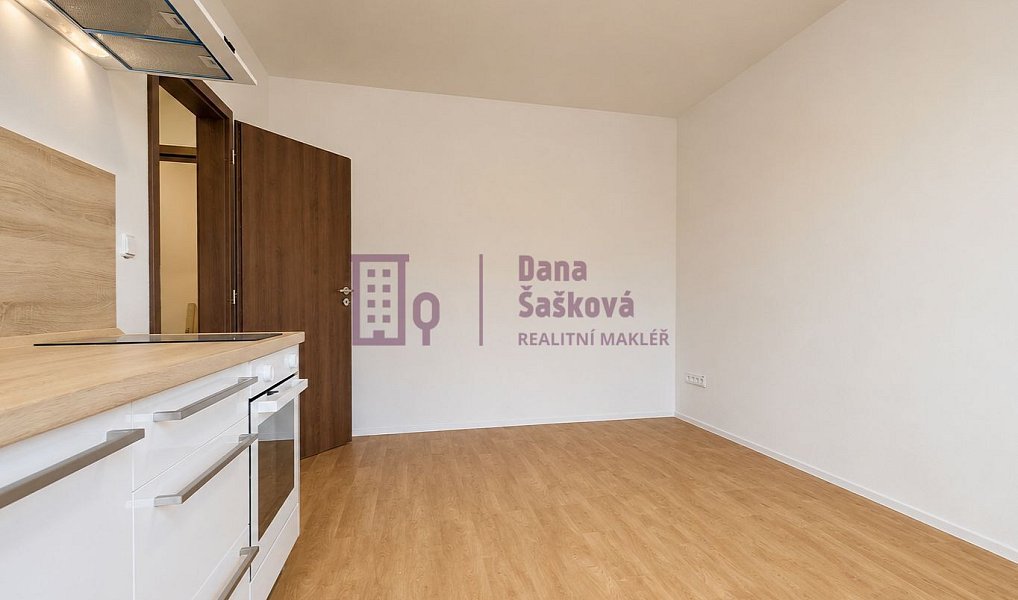 Pronájem bytu 1+kk 23 m², Jindřichův Hradec – náhled fotky 2