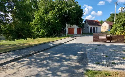 Garáž s dílnou 38 m2 na vlastním pozemku 93 m2, Okříšky, okres Třebíč