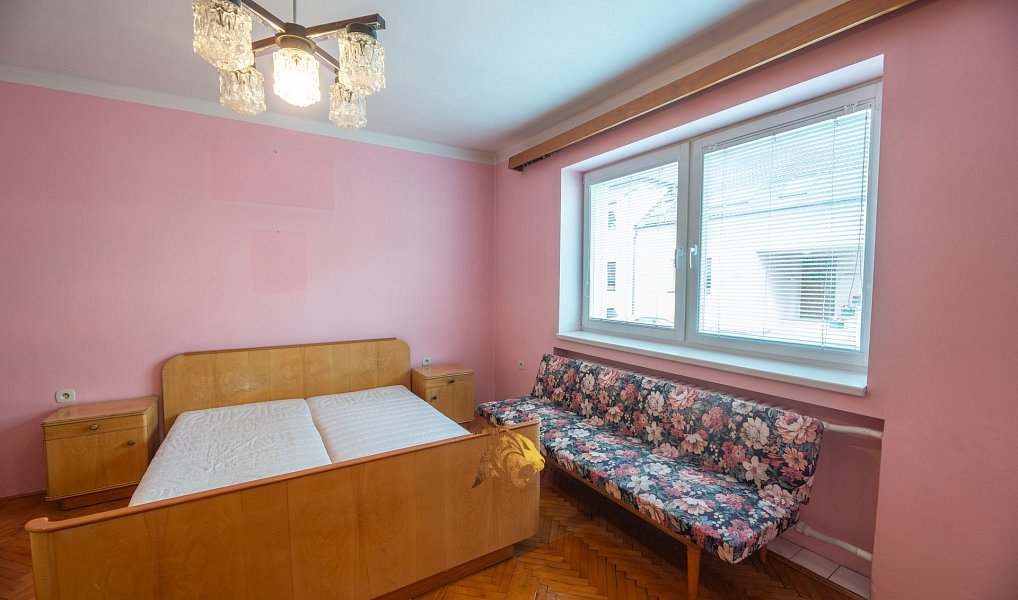 Prodej domu 280 m² s pozemkem 662 m², Sušice – náhled fotky 14