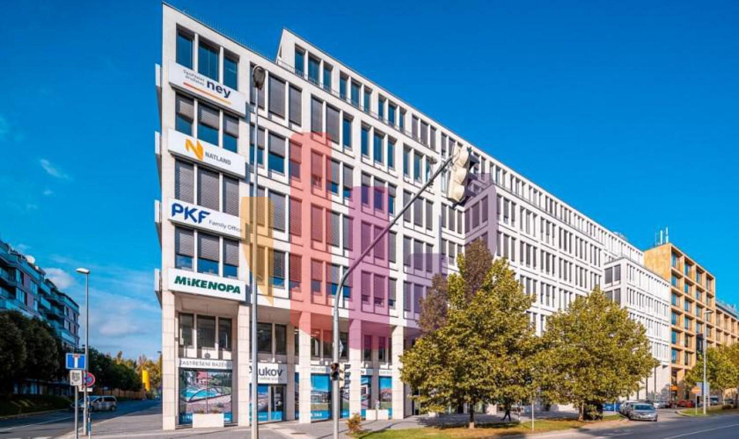 Pronájem kanceláře 430 m²