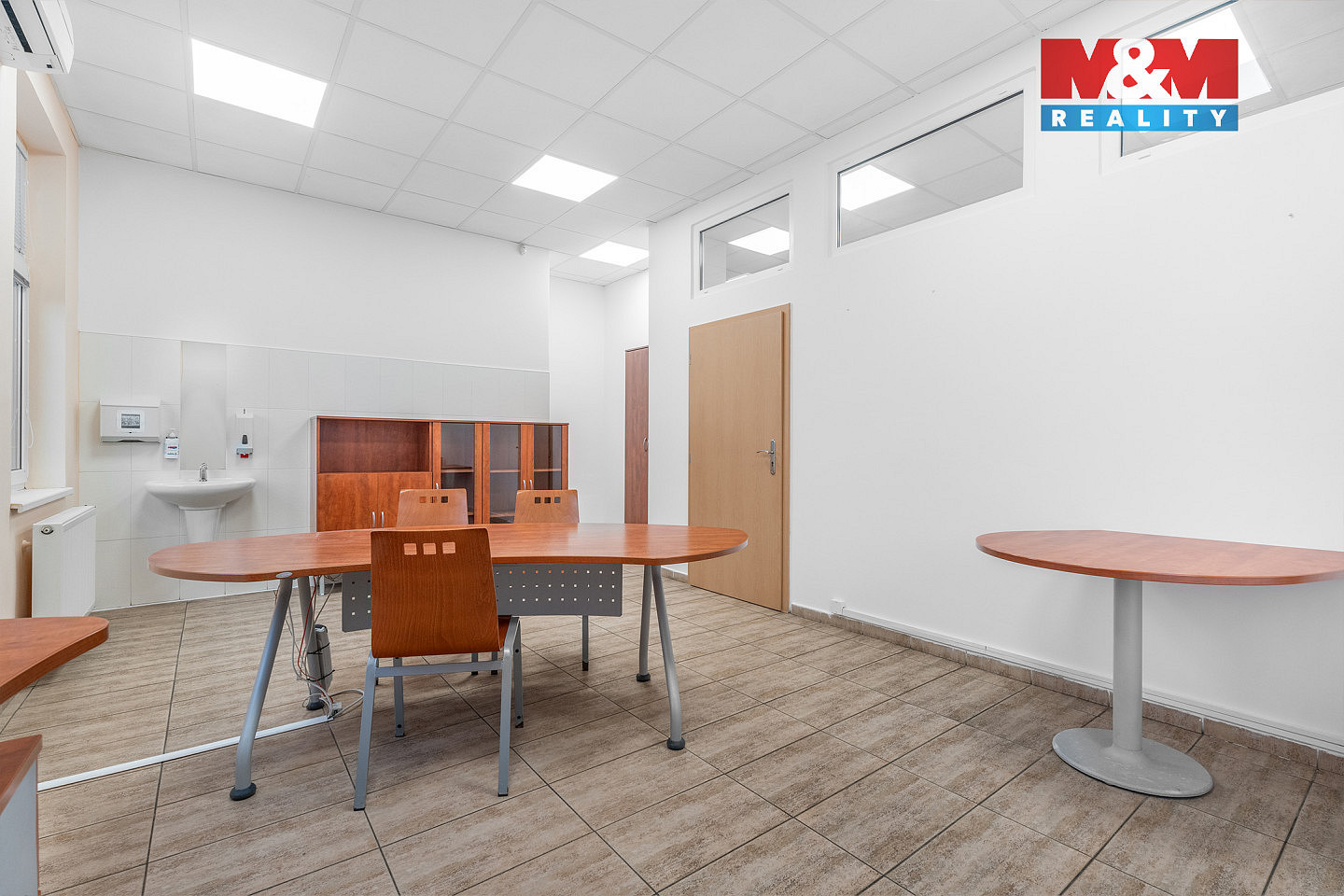 Pronájem obchodních prostor 44 m² — photo 2