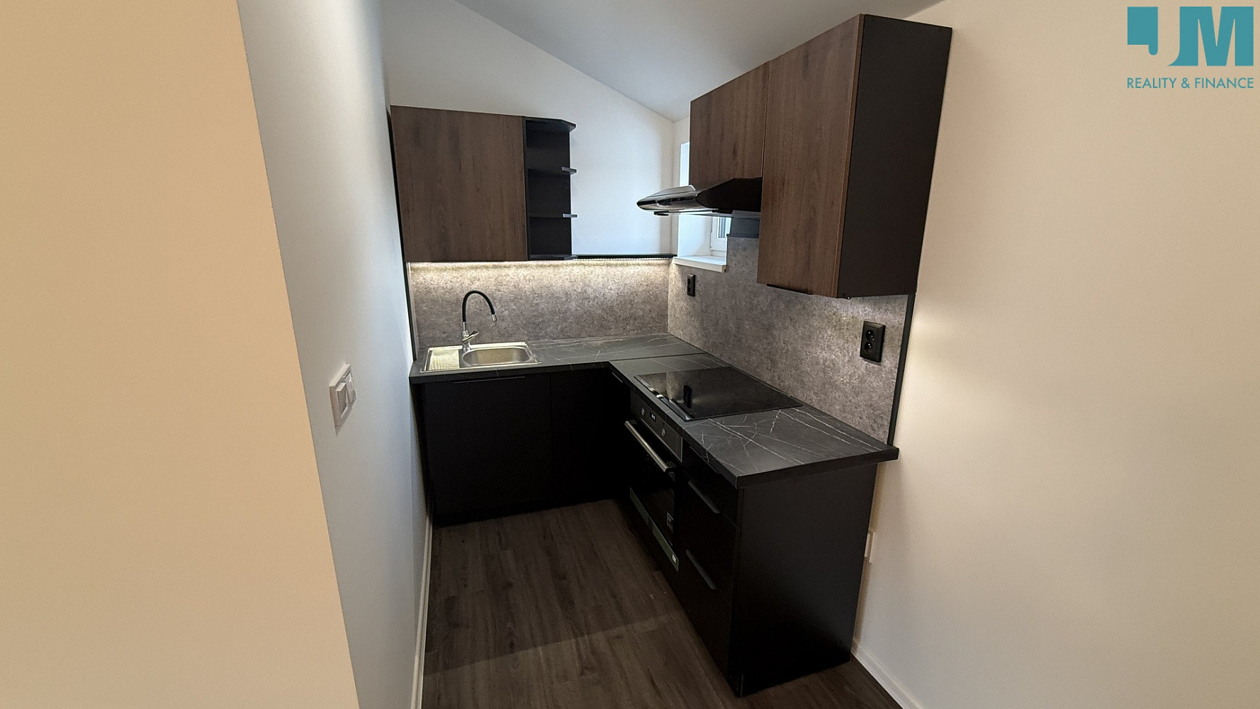 Pronájem bytu 2+kk 46 m² – fotografie 3