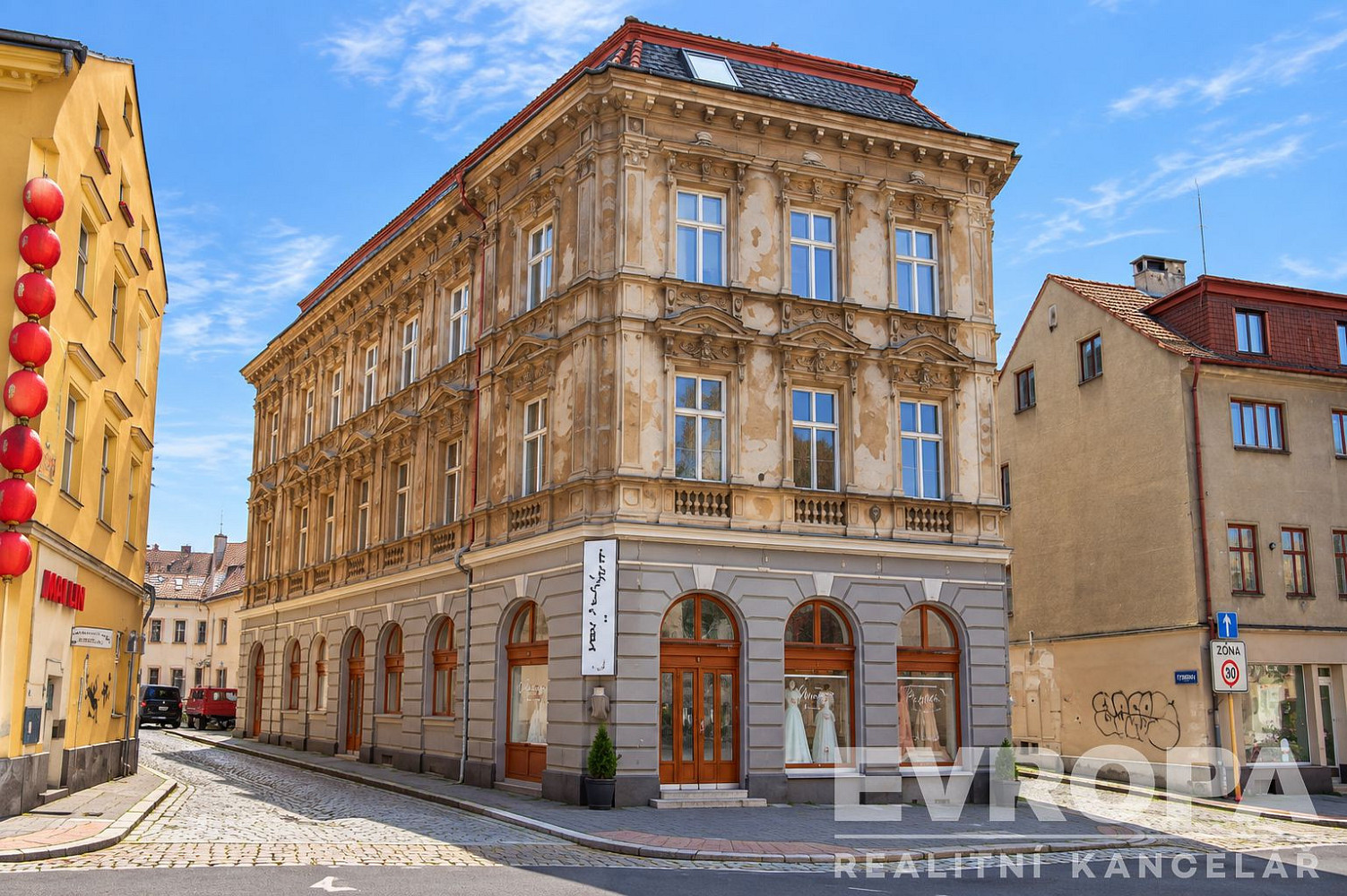 Pronájem obchodních prostor 100 m²