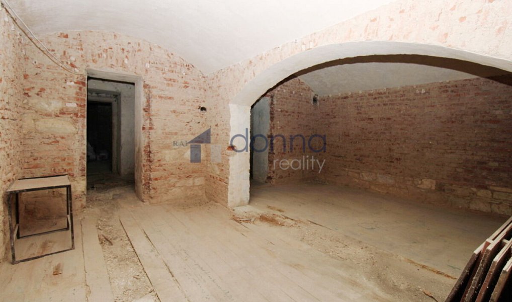 Pronájem obchodních prostor 83 m², Praha – fotka 1 z 12