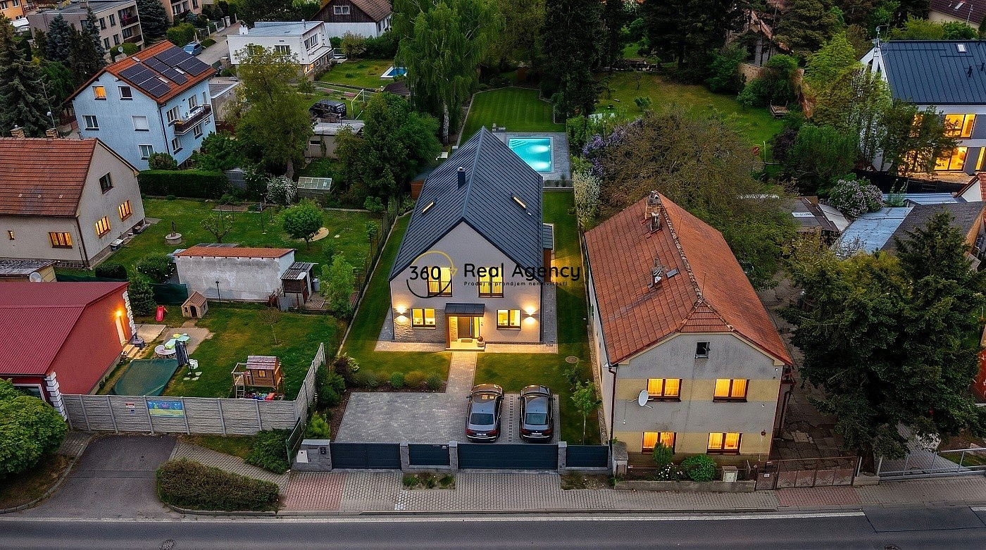 Prodej stavebního pozemku 1 418 m²