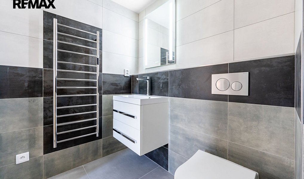 Prodej bytu 4+kk 91 m², Jince – náhled fotky 24