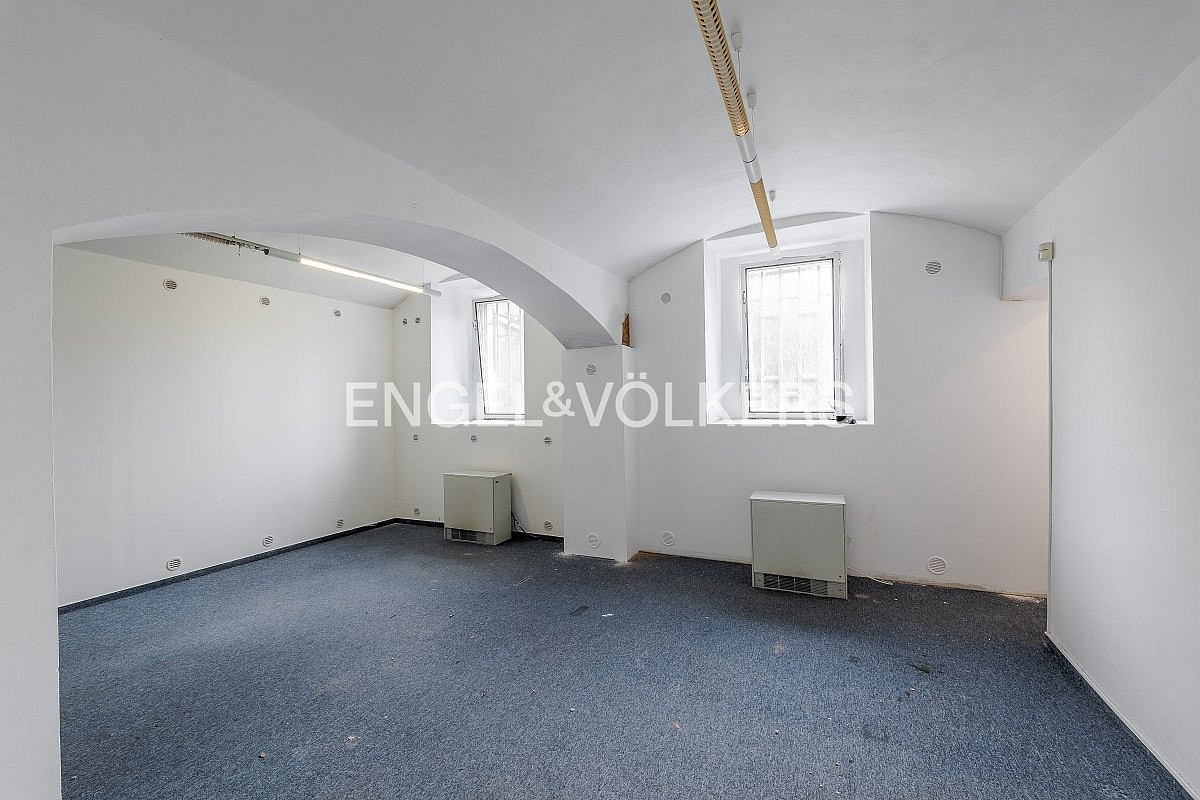 Pronájem kanceláře 42 m² – fotografie 3