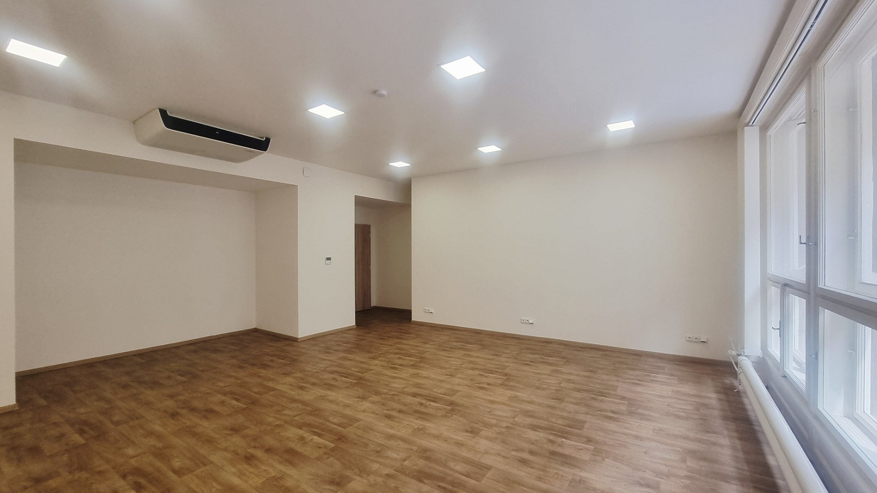 Pronájem kanceláře 51 m² — photo 4