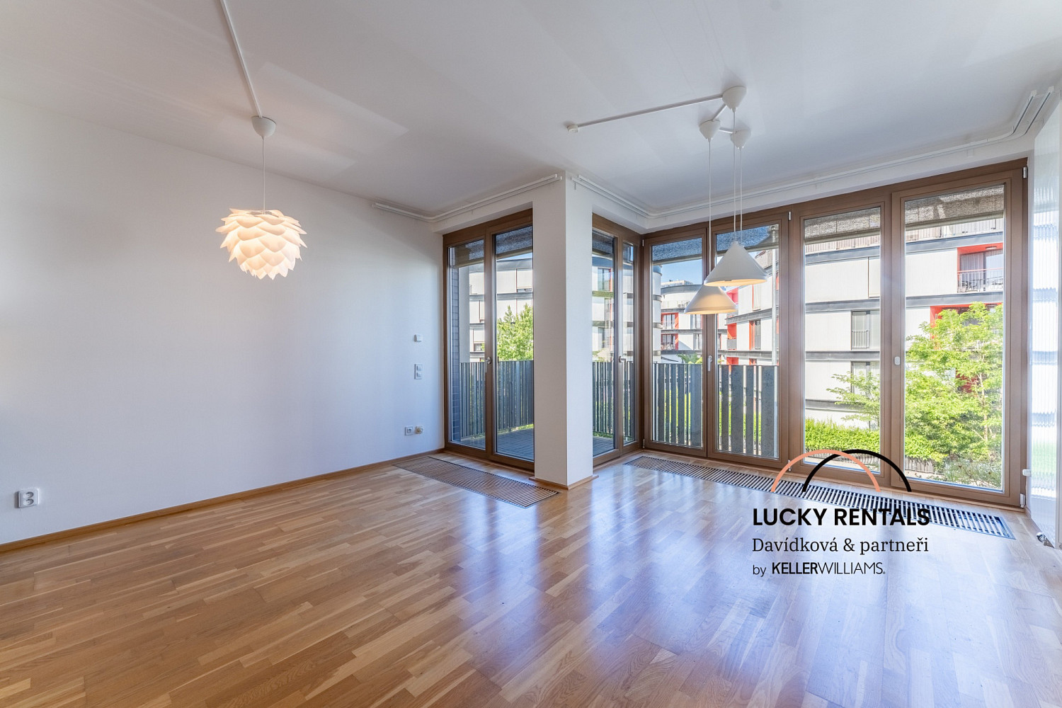 Pronájem bytu 3+kk 76 m² — photo 2