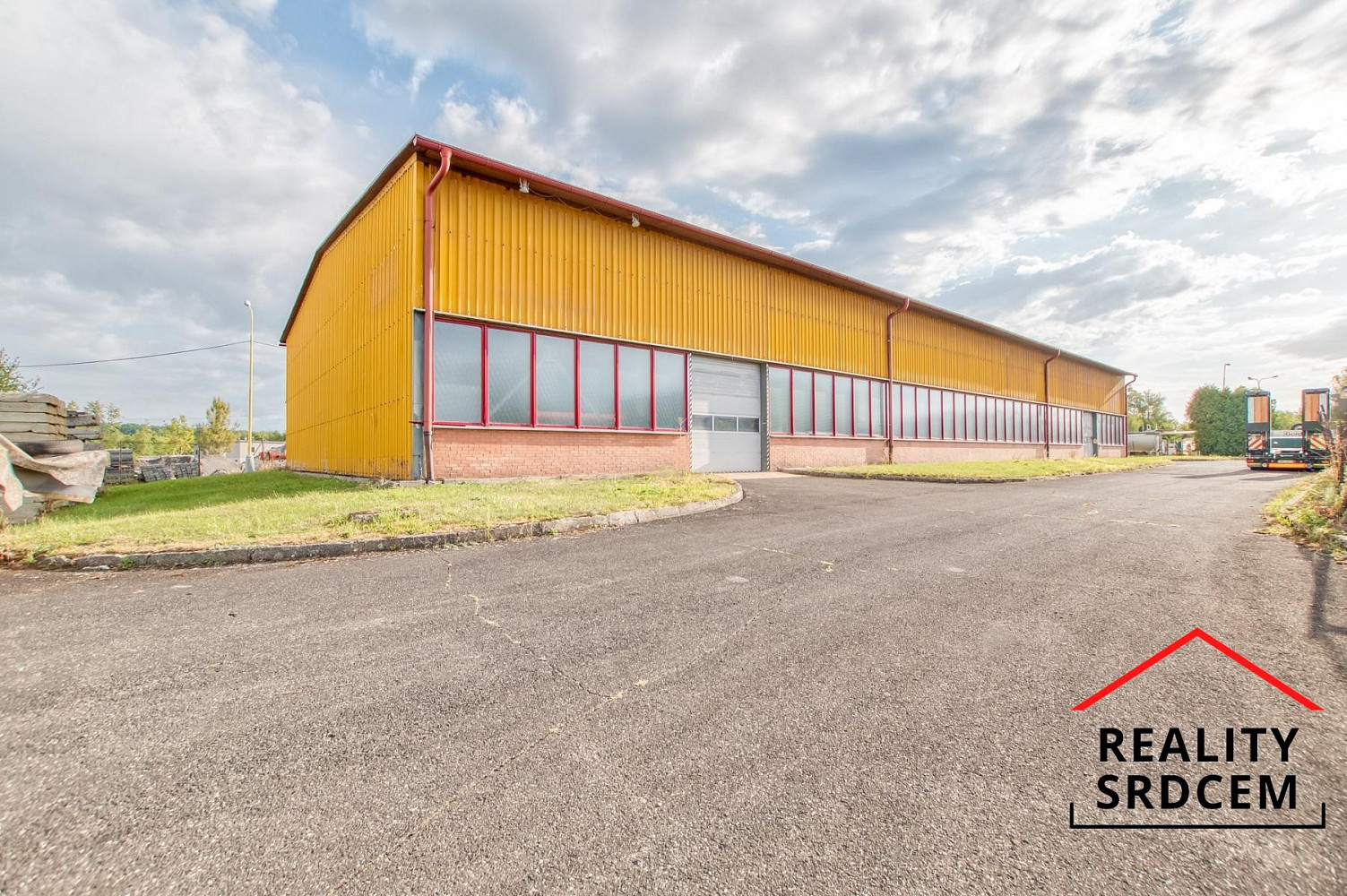 Pronájem výrobních prostor 1 566 m² – fotografie 2