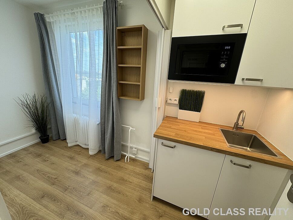 Prodej kanceláře 8 m² – fotografie 2