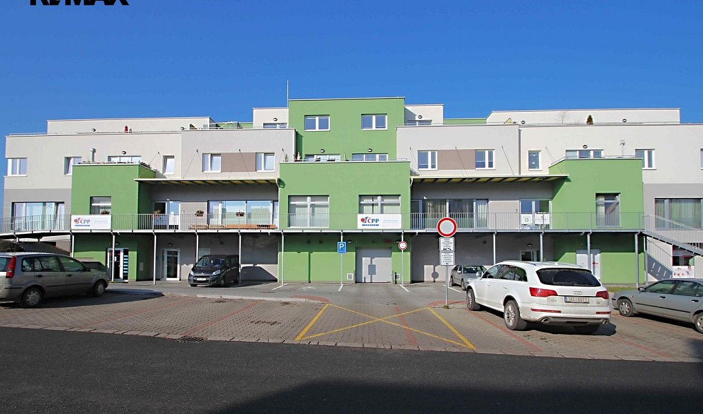 Pronájem garážového parkovacího místa v Kolíně, ul. Antonína Dvořáka, Kolín – fotka 1 z 4