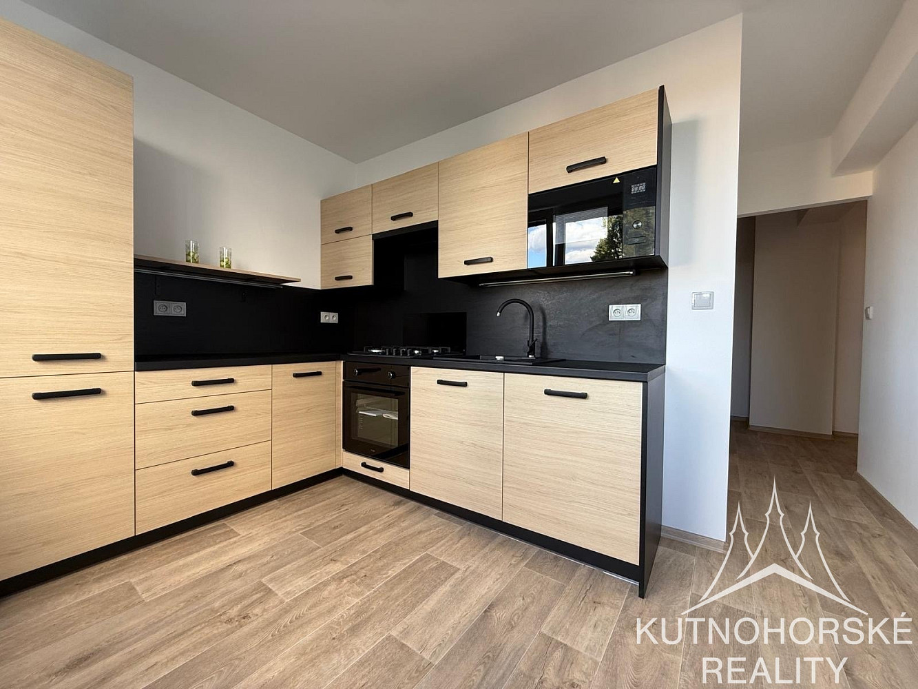 Pronájem bytu 2+1 61 m² – fotografie 3