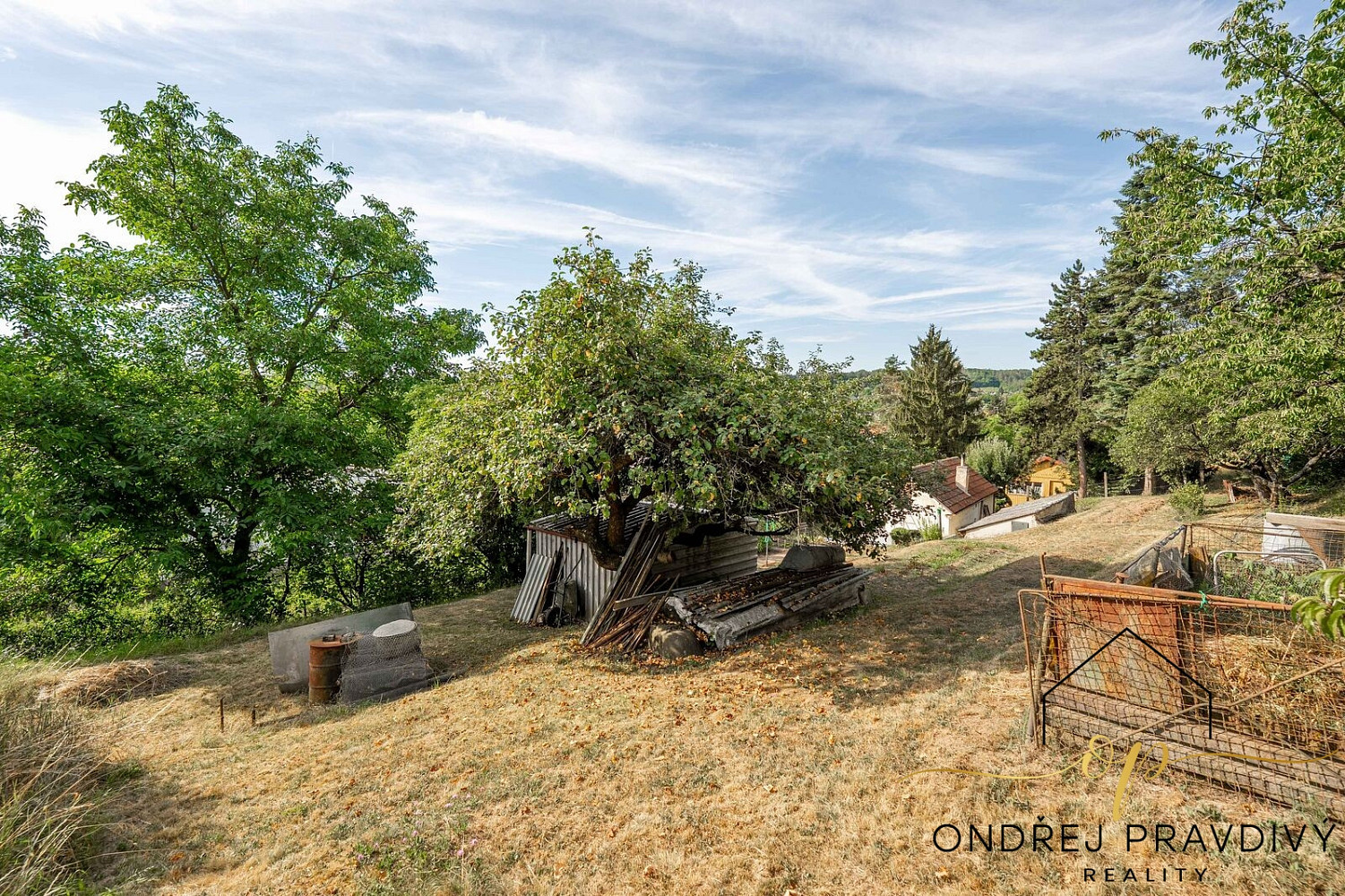 Prodej stavebního pozemku 1 601 m² – fotografie 2