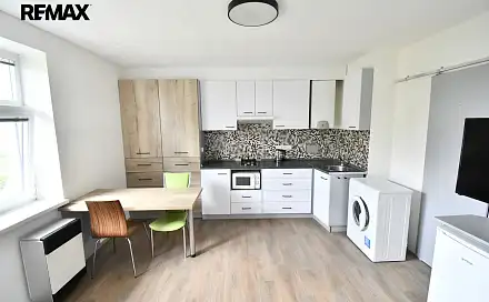 Pronájem bytu 1+kk 21 m², Jiřího Purkyně, Hradec Králové - Pražské Předměstí